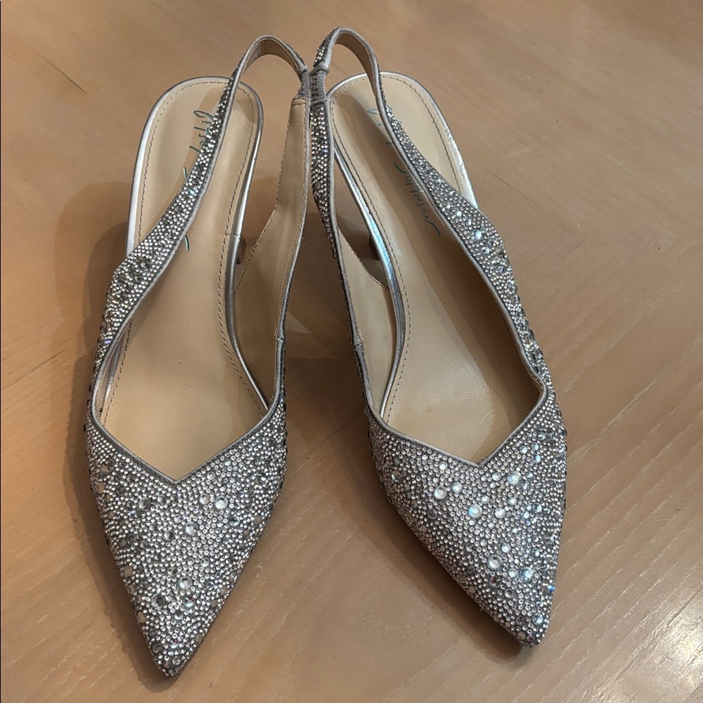 Betsey Johnson Silver Clark Rhinestone Slingback Pointed Toe Pumps - 9M - Picture 2 of 11